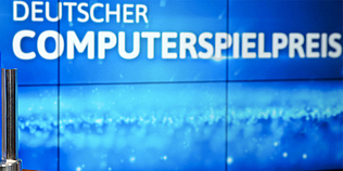 Award vor blauer Leinwand