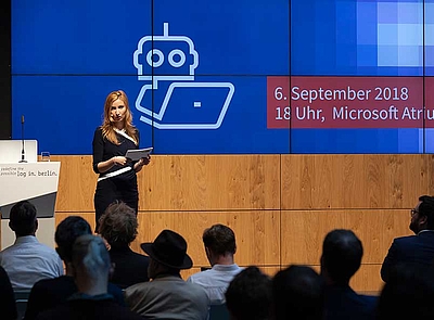 Betül Özdemir führte durch das Programm