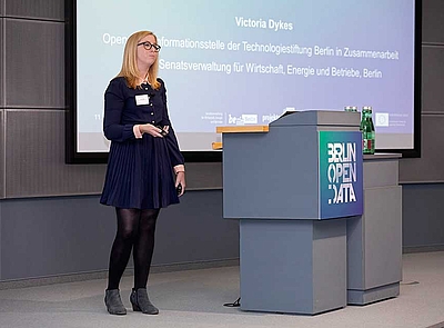 Victoria Dykes von der ODIS zeigt Anwendungsbeispiele von Open Data aus der Verwaltung auf