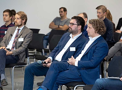 Sebastian Askar (Open Data Berlin) und Staatssekretär Christian Rickerts (v. l.)